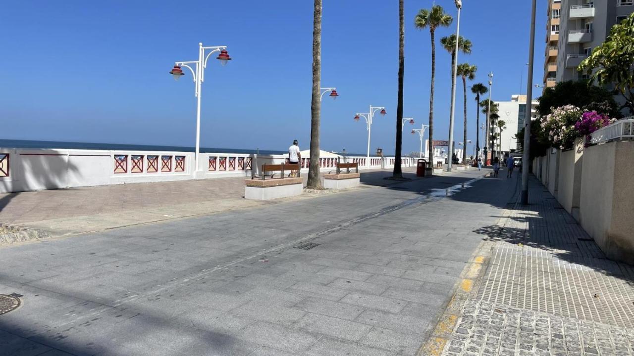 Piso De Lujo En Primera Linea De Playa Y Garaje Cádiz Exterior foto